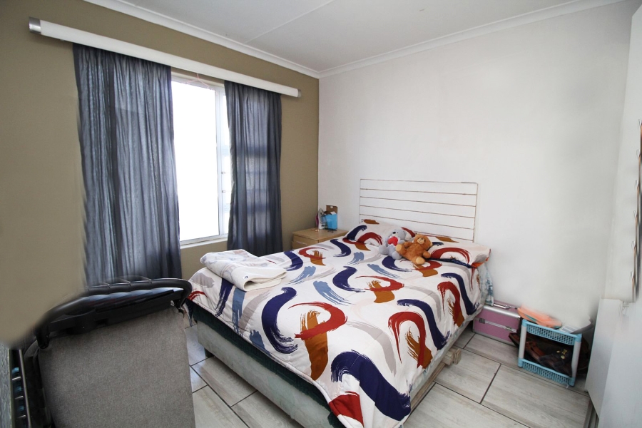 2 Bedroom Property for Sale in Middedorp Western Cape